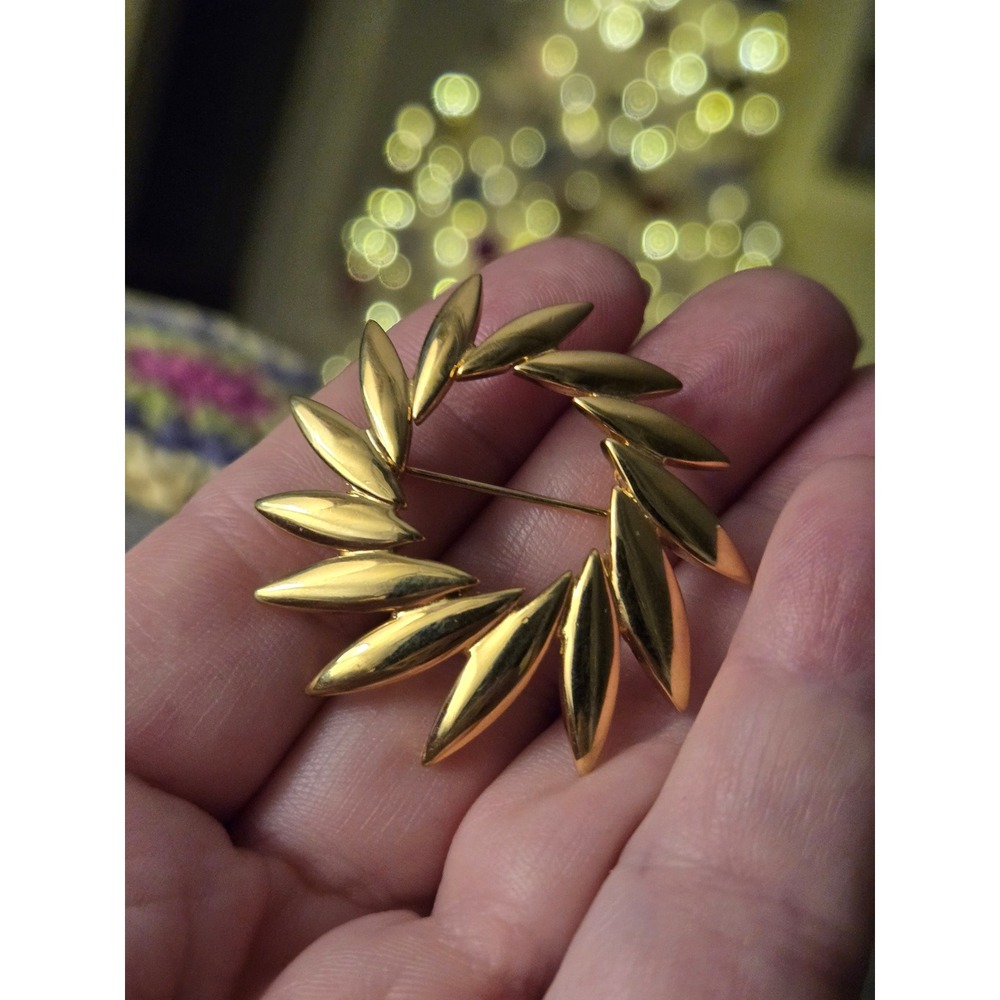 Monet Wreath Circle Brooch 1970s Goldtone Vintage